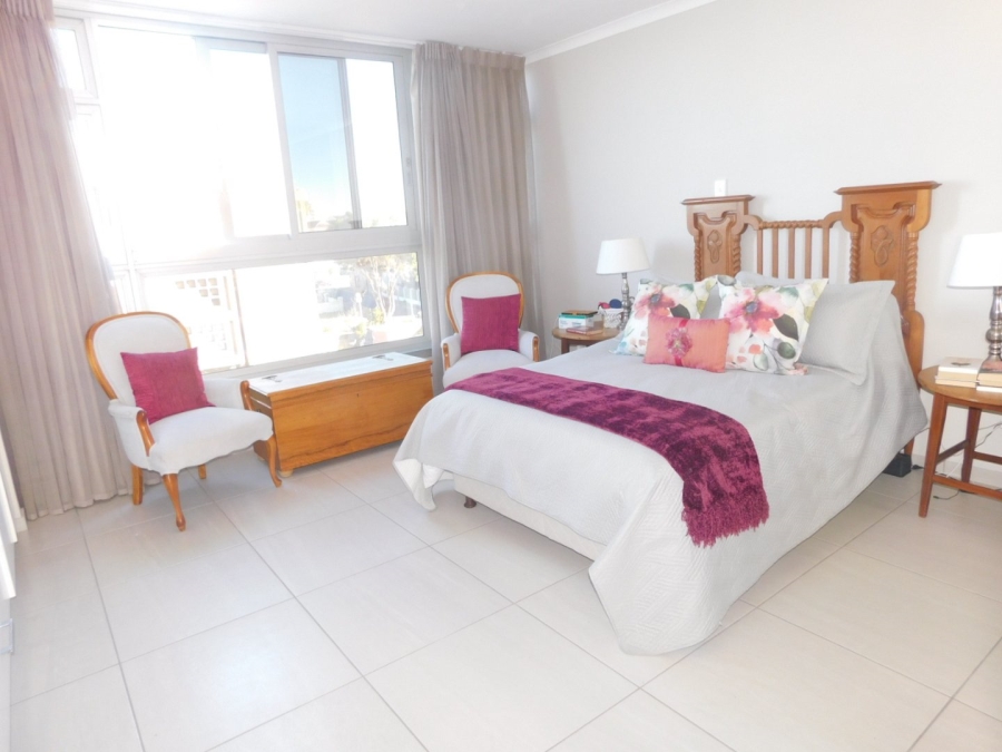 To Let 3 Bedroom Property for Rent in Strand Central Western Cape